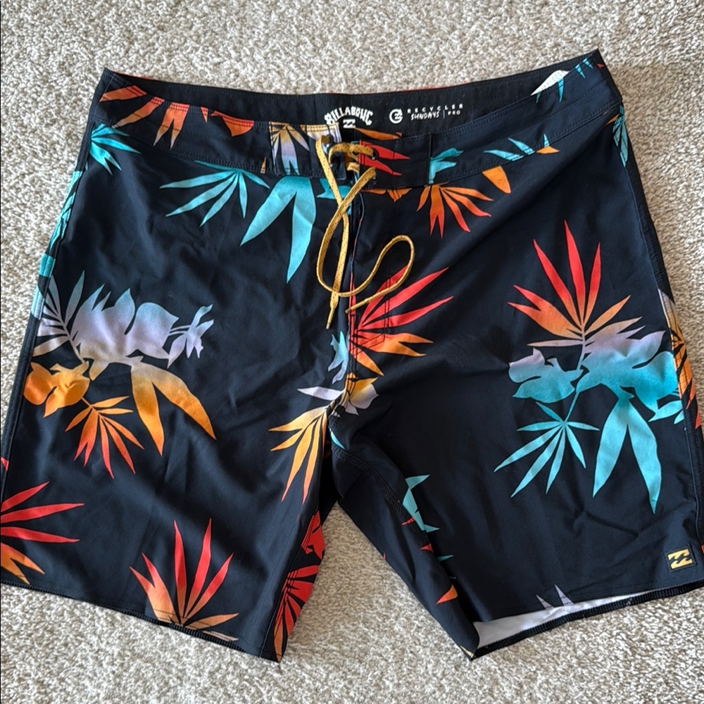 Billabong Men's Leaf Print Swim Shorts - Black and Multicolor